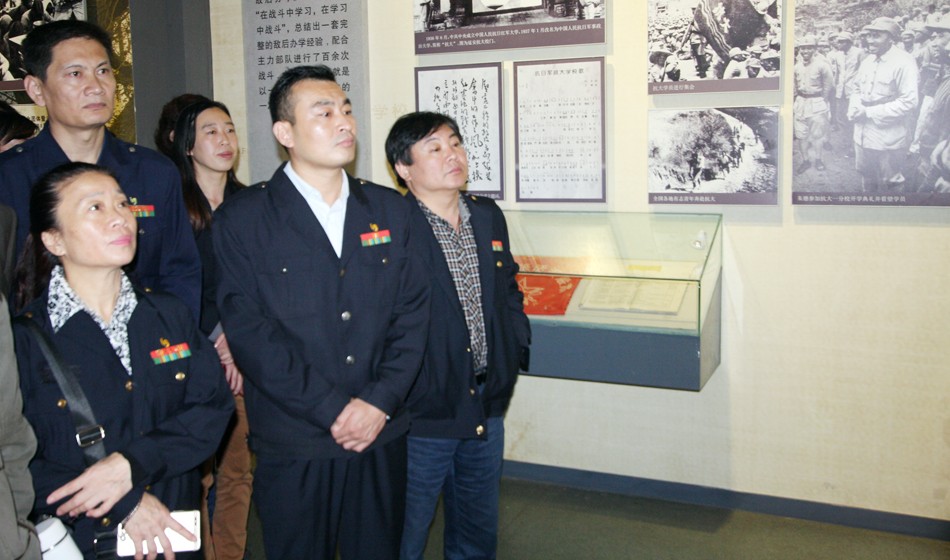 缅怀先烈 不忘初心 ——行政党支部开展党员现场教育活动 第 2 张 缅怀先烈 不忘初心 ——行政党支部开展党员现场教育活动 第 2 张