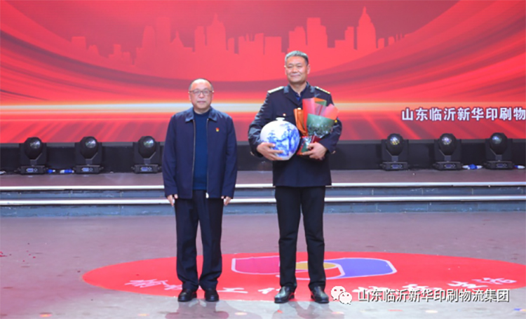 “凝心聚力 逐梦前行”临沂新华2021年授牌典礼暨2022年迎新文艺汇演隆重举行 第 10 张 “凝心聚力 逐梦前行”临沂新华2021年授牌典礼暨2022年迎新文艺汇演隆重举行 第 10 张